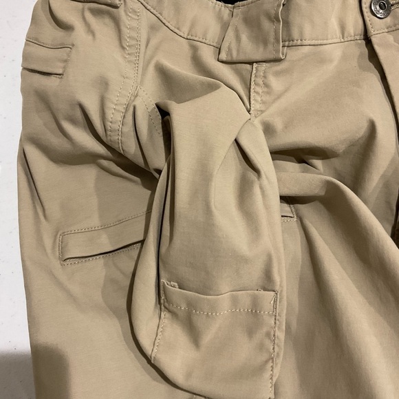 Duluth Trading Co. Cargo Pants Tan Elastic Back Waist Nylon Men’s Med Waist 30 L - Picture 7 of 16